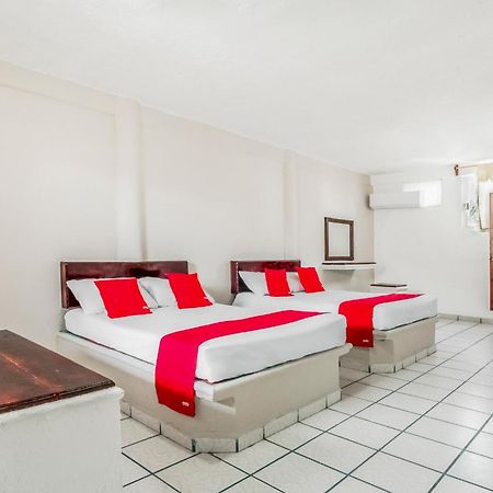Oyo Hotel Jaguar Cancún Buitenkant foto