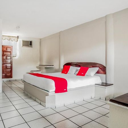 Oyo Hotel Jaguar Cancún Buitenkant foto