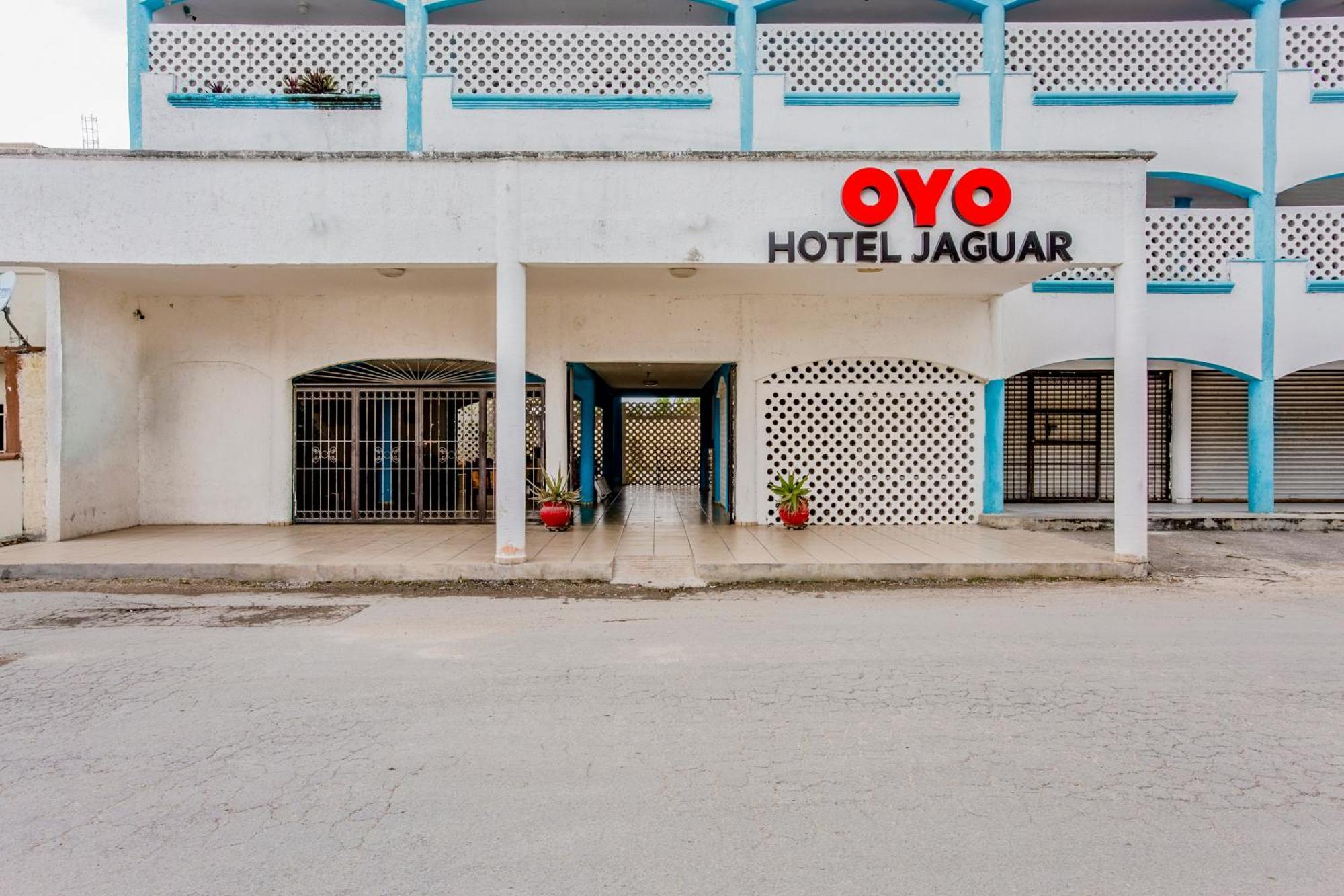 Oyo Hotel Jaguar Cancún Buitenkant foto